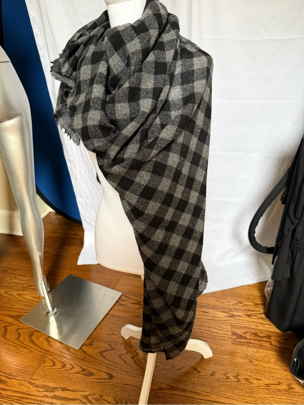 A PUNTO B Cozy Black & Gray Plaid Cashmere Scarf/ wrap